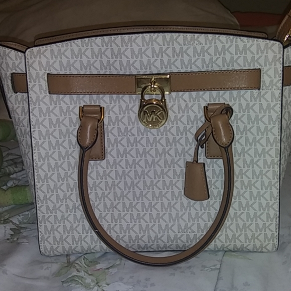 authentic mk purse - Picture 1 of 3